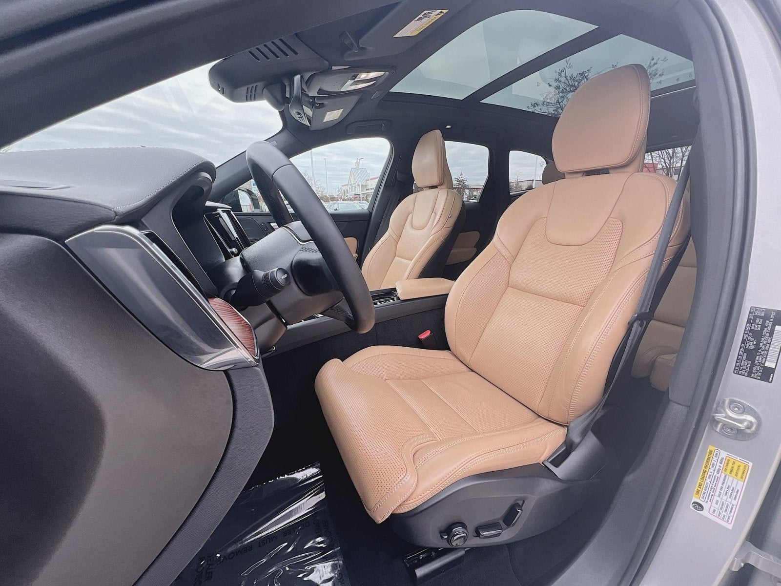 2023 Volvo XC60 B5 Ultimate Dark Theme