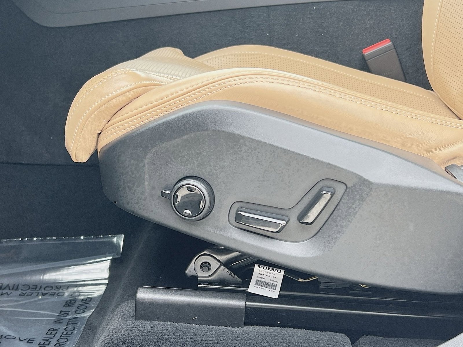 2023 Volvo XC60 B5 Ultimate Dark Theme