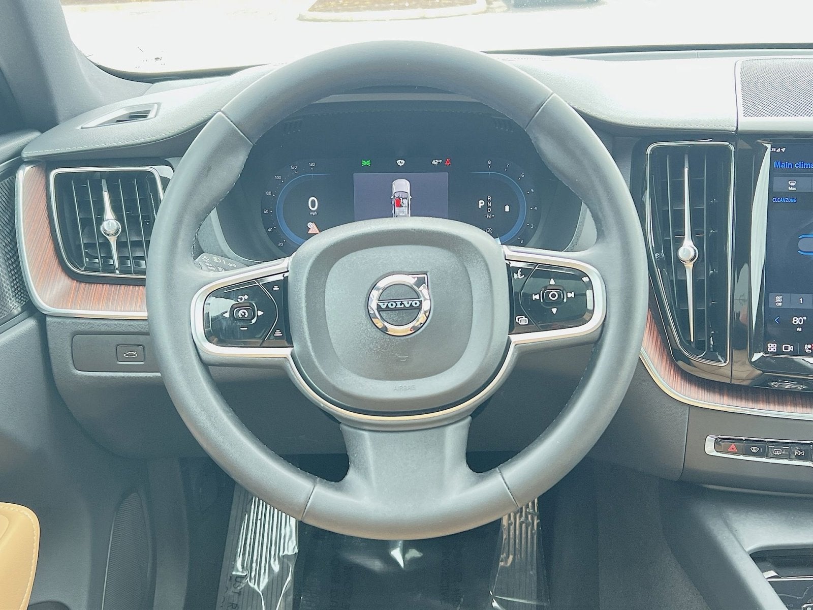 2023 Volvo XC60 B5 Ultimate Dark Theme