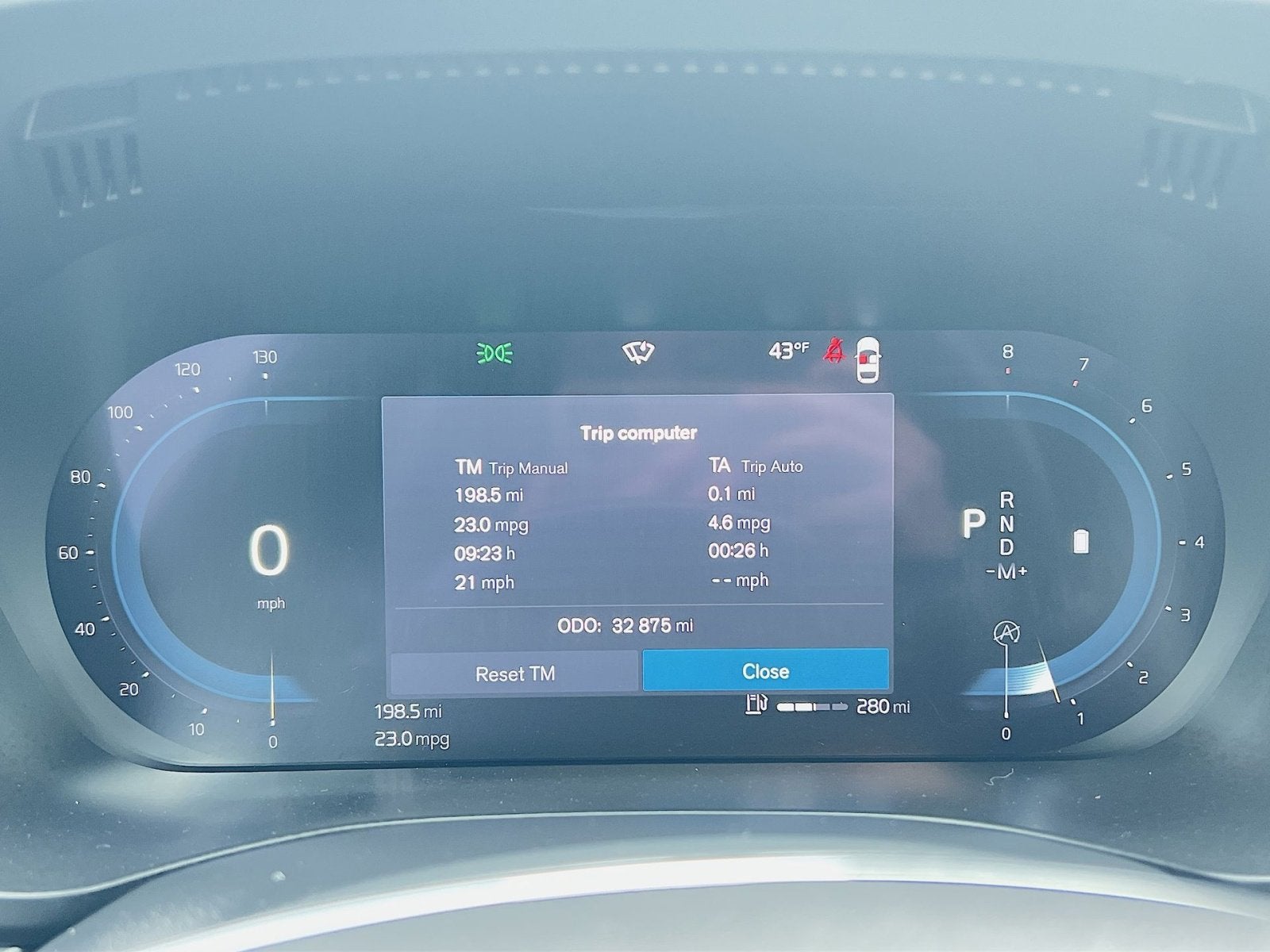 2023 Volvo XC60 B5 Ultimate Dark Theme