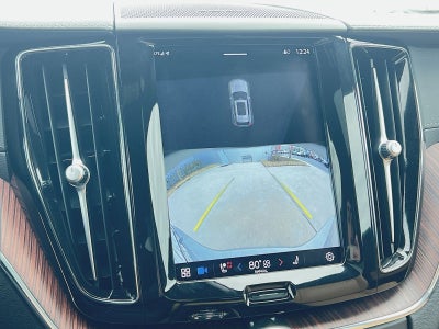 2023 Volvo XC60 B5 Ultimate Dark Theme