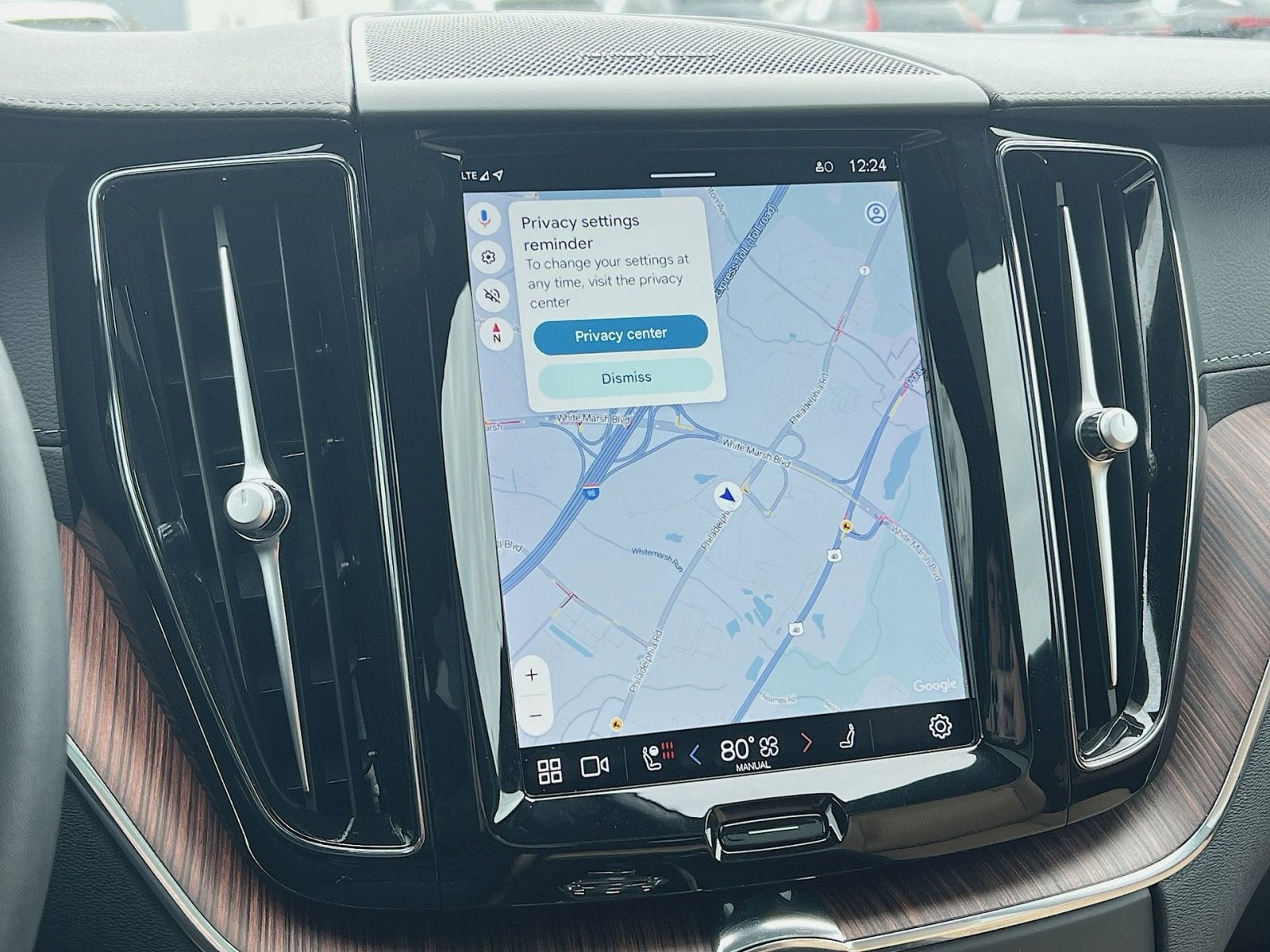 2023 Volvo XC60 B5 Ultimate Dark Theme