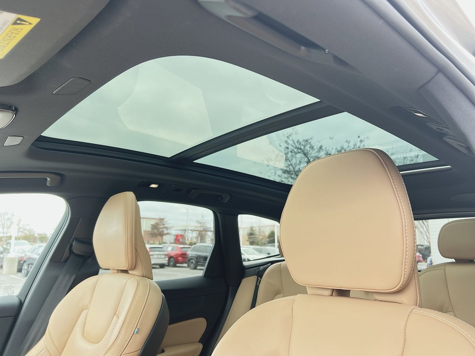 2023 Volvo XC60 B5 Ultimate Dark Theme