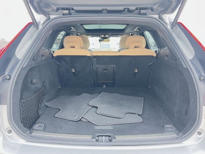 2023 Volvo XC60 B5 Ultimate Dark Theme