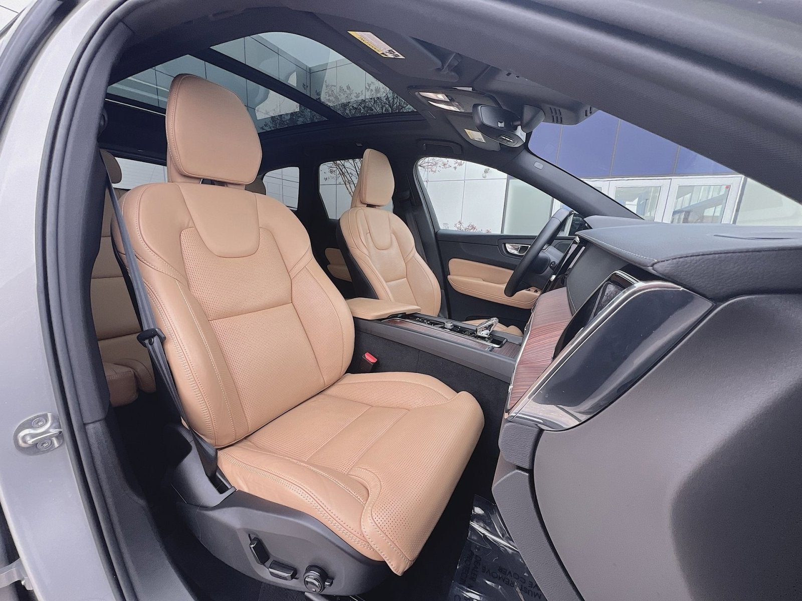 2023 Volvo XC60 B5 Ultimate Dark Theme