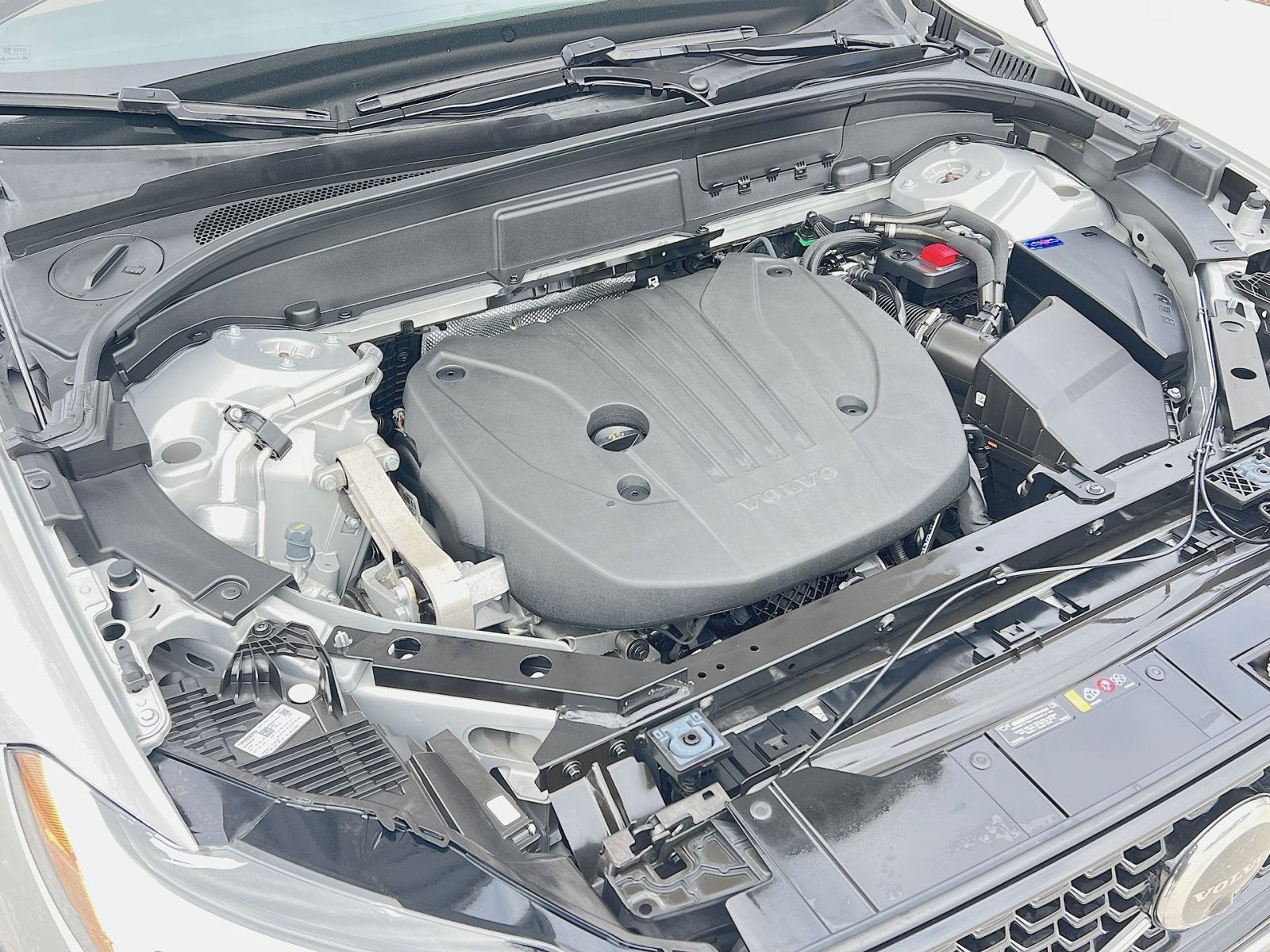 2023 Volvo XC60 B5 Ultimate Dark Theme