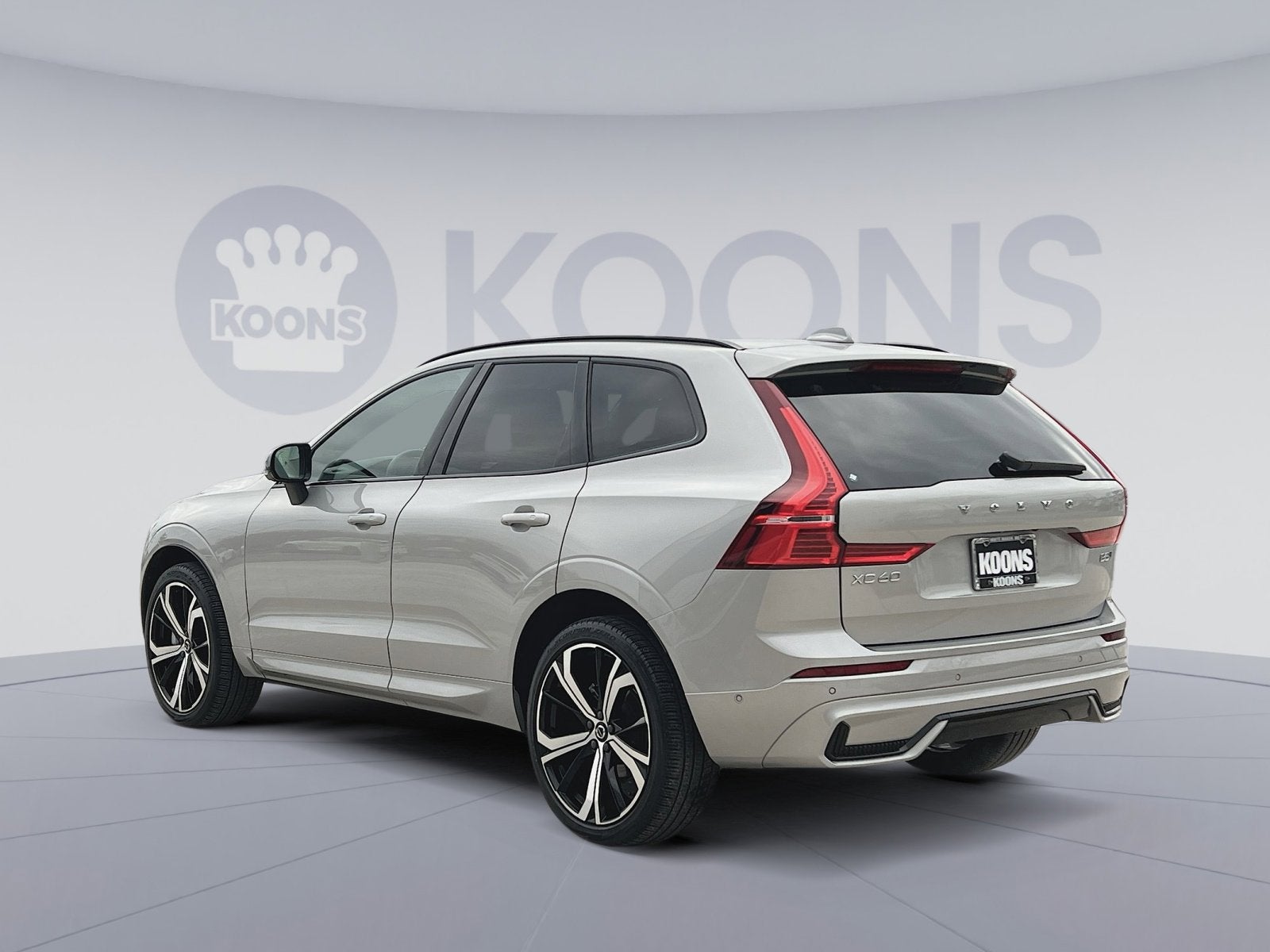 2023 Volvo XC60 B5 Ultimate Dark Theme