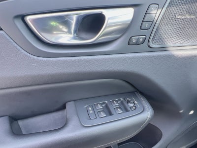 2023 Volvo XC60 B5 Ultimate Dark Theme