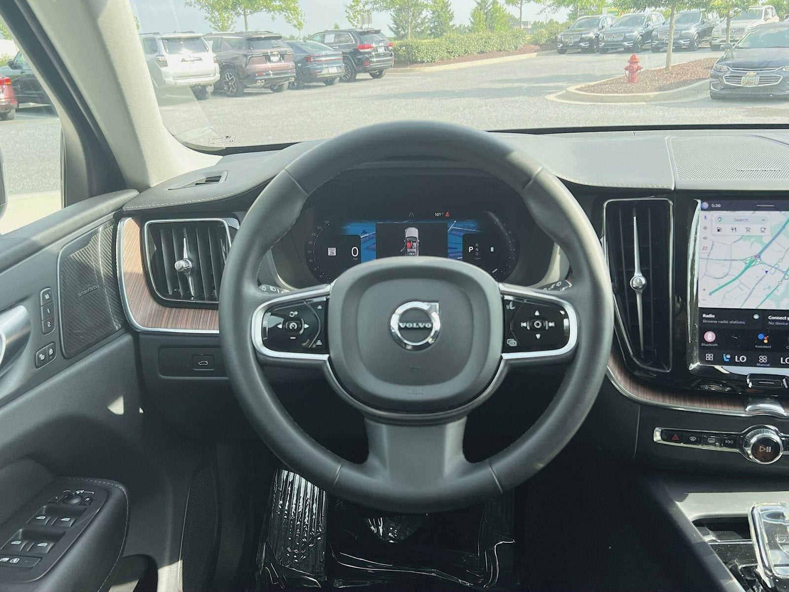 2023 Volvo XC60 B5 Ultimate Dark Theme
