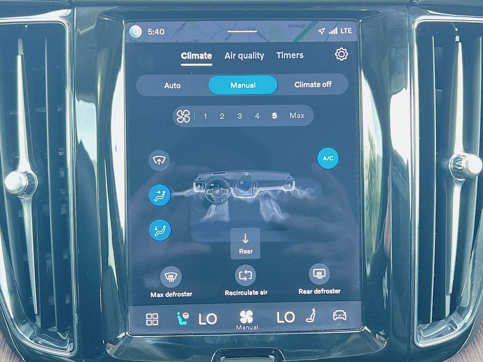 2023 Volvo XC60 B5 Ultimate Dark Theme