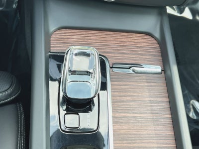 2023 Volvo XC60 B5 Ultimate Dark Theme