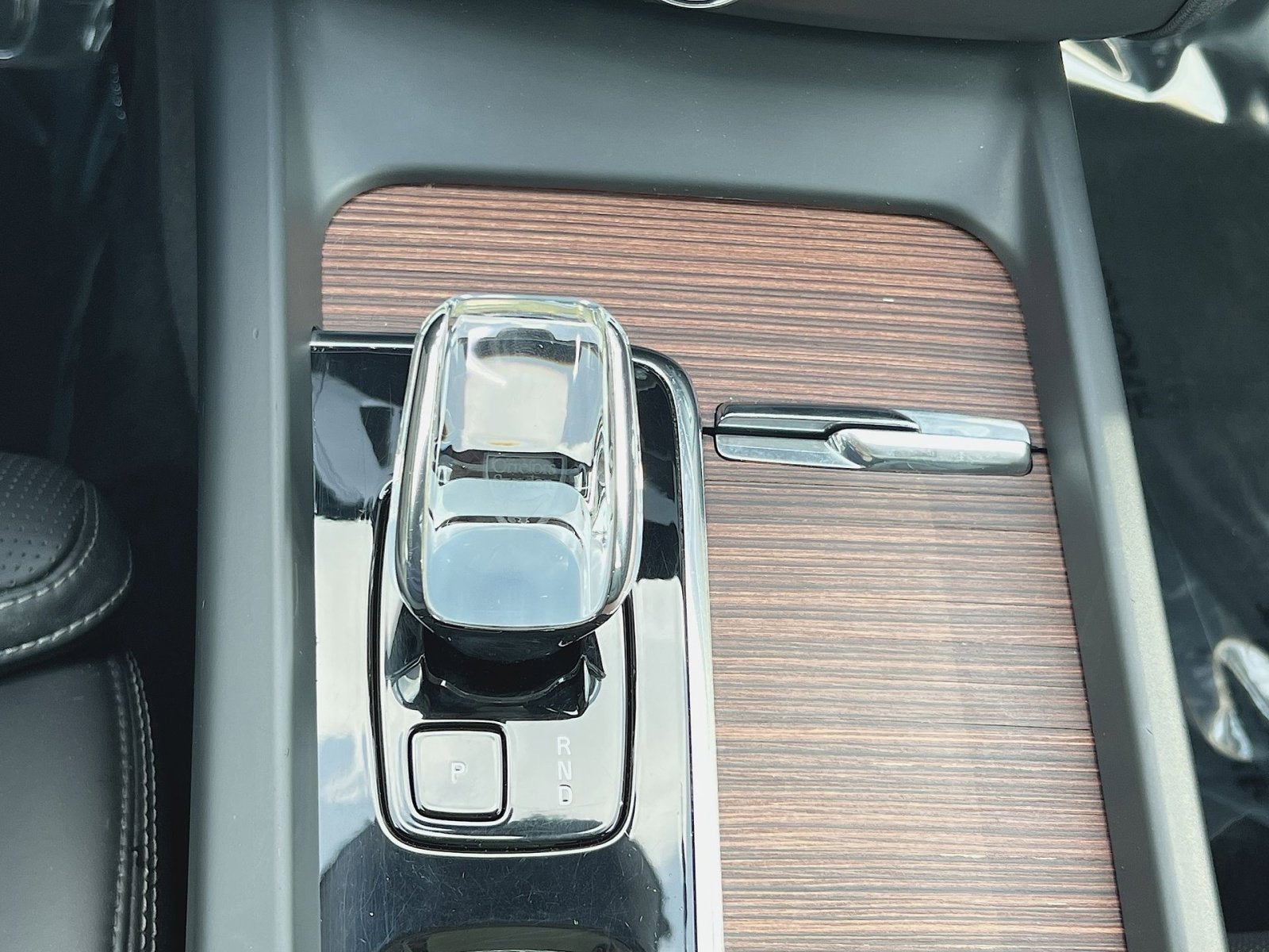 2023 Volvo XC60 B5 Ultimate Dark Theme