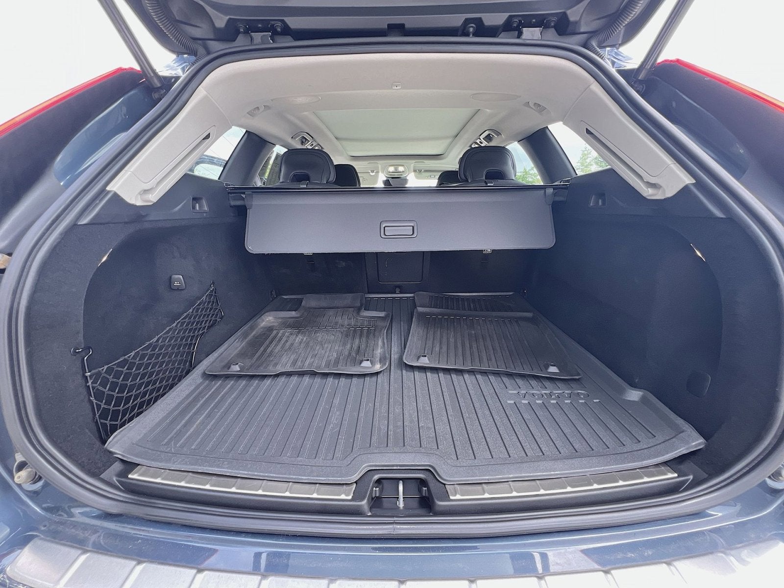 2023 Volvo XC60 B5 Ultimate Dark Theme