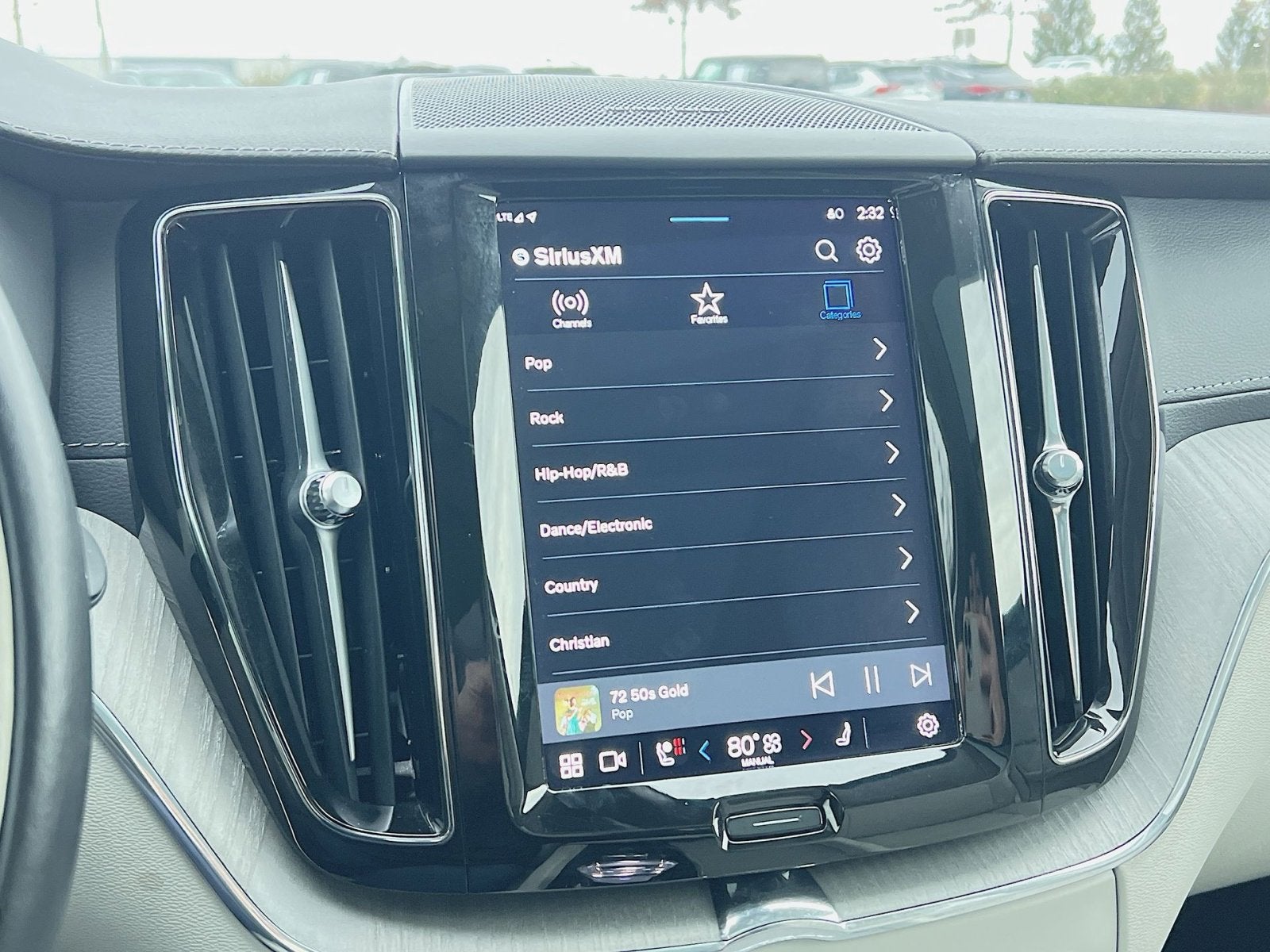 2023 Volvo XC60 B5 Ultimate Dark Theme