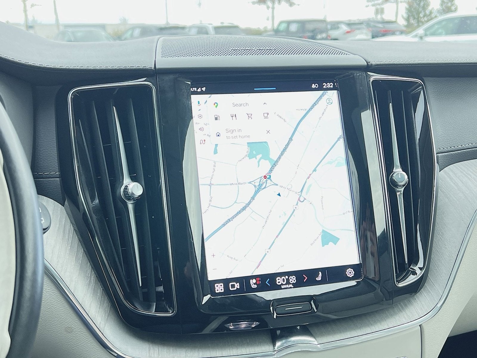 2023 Volvo XC60 B5 Ultimate Dark Theme