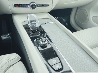 2023 Volvo XC60 B5 Ultimate Dark Theme