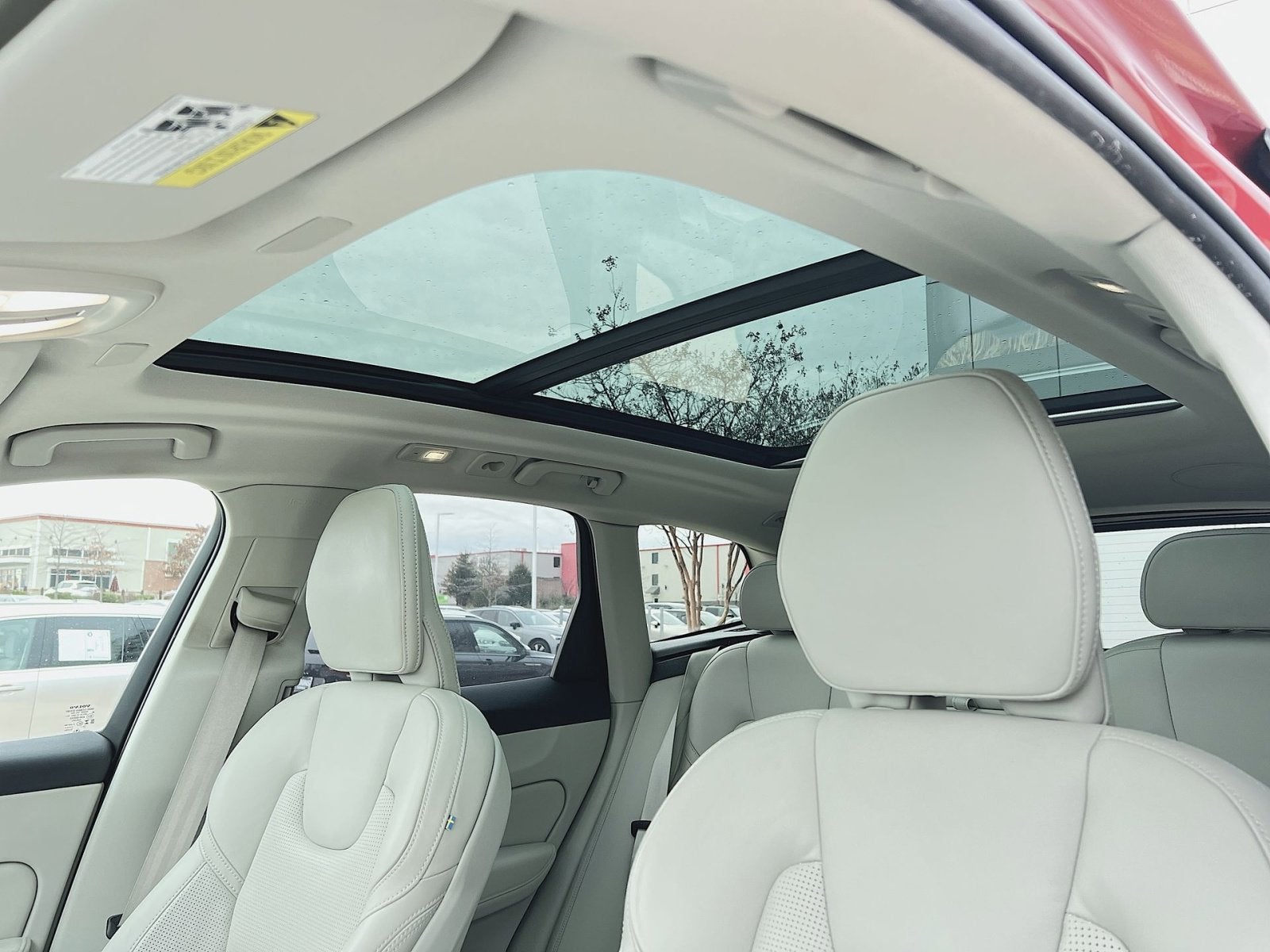 2023 Volvo XC60 B5 Ultimate Dark Theme