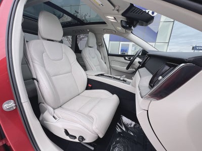 2023 Volvo XC60 B5 Ultimate Dark Theme