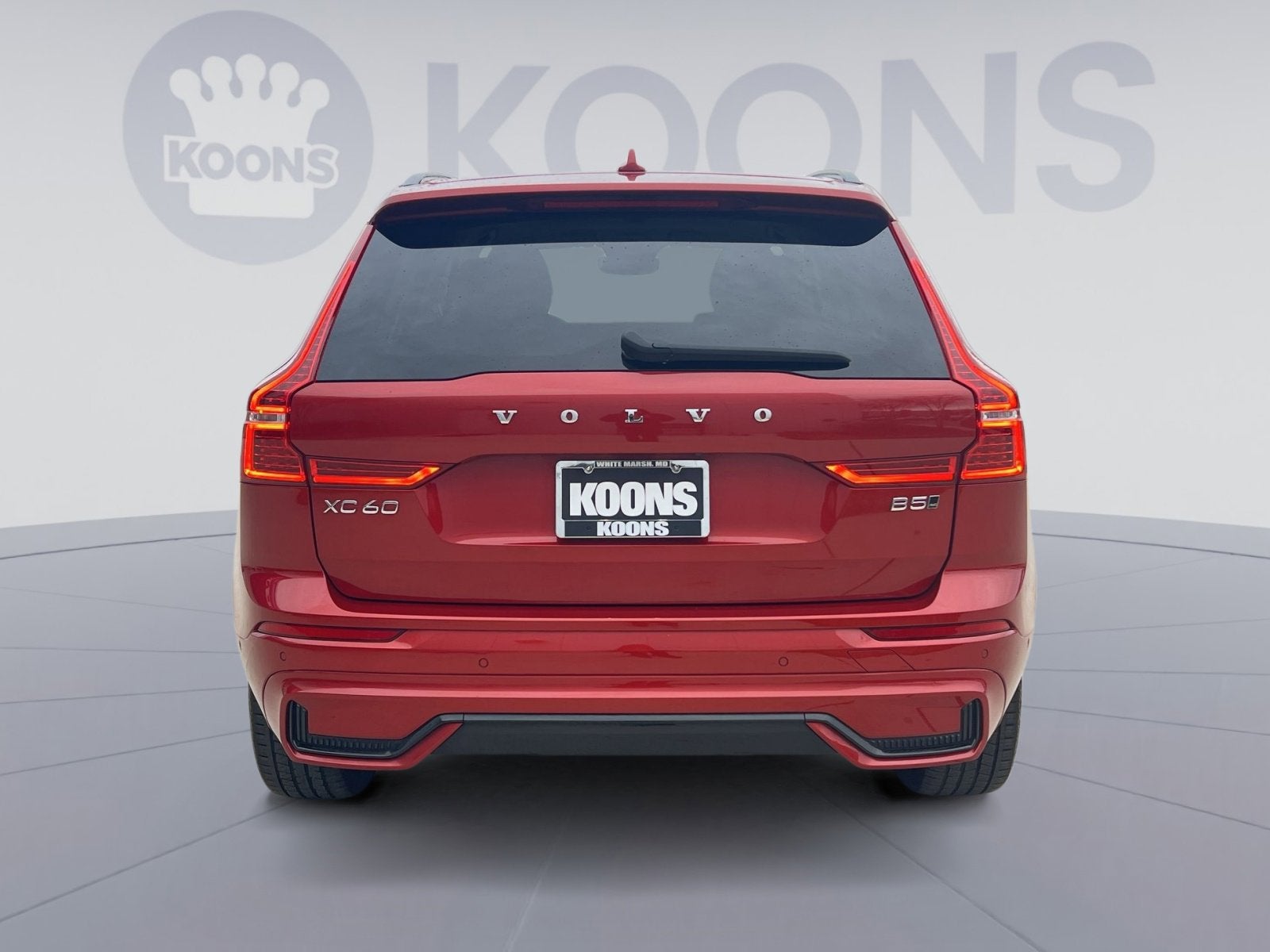 2023 Volvo XC60 B5 Ultimate Dark Theme