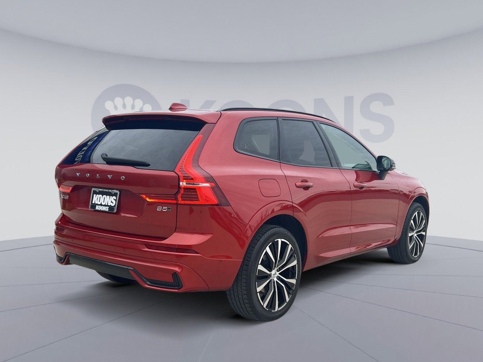 2023 Volvo XC60 B5 Ultimate Dark Theme