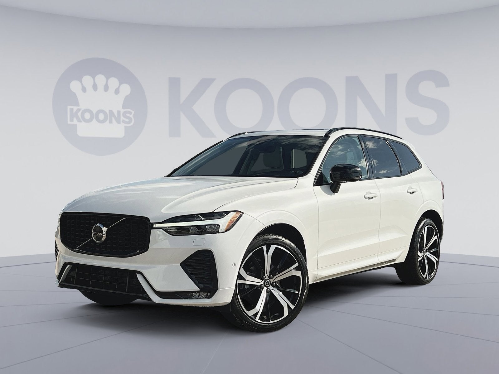 2023 Volvo XC60 B5 Ultimate Dark Theme