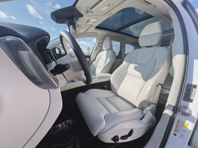 2023 Volvo XC60 B5 Ultimate Dark Theme