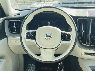 2023 Volvo XC60 B5 Ultimate Dark Theme