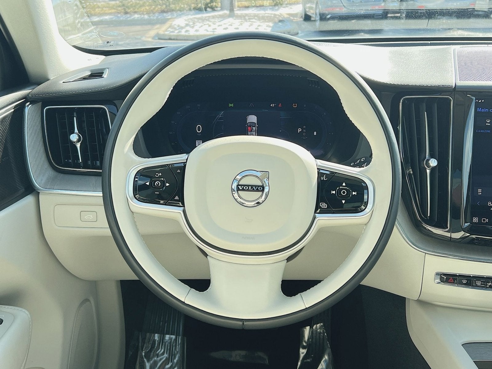 2023 Volvo XC60 B5 Ultimate Dark Theme