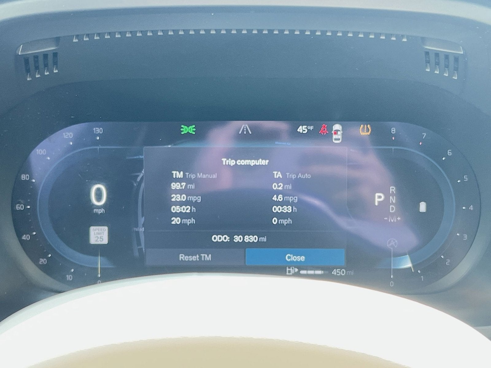 2023 Volvo XC60 B5 Ultimate Dark Theme