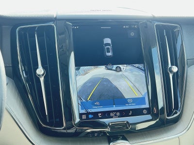 2023 Volvo XC60 B5 Ultimate Dark Theme