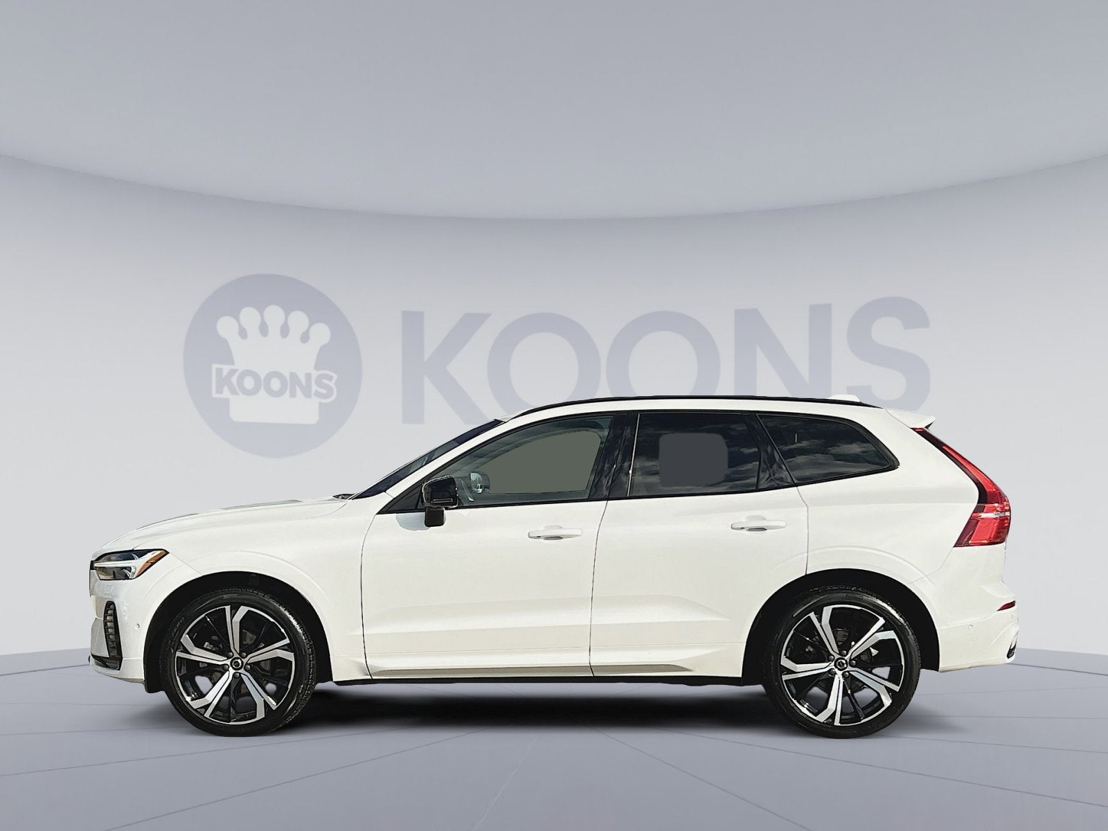 2023 Volvo XC60 B5 Ultimate Dark Theme