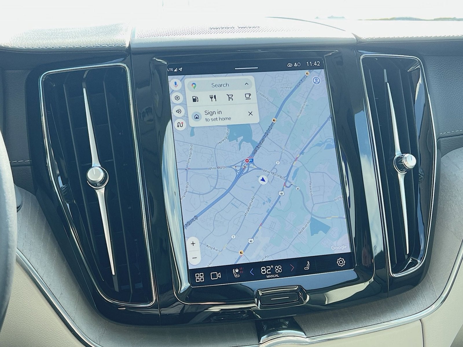 2023 Volvo XC60 B5 Ultimate Dark Theme