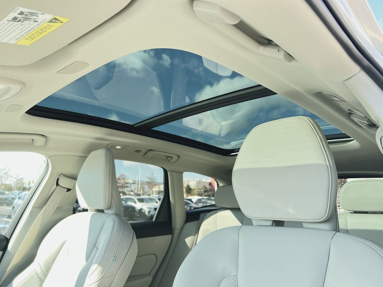 2023 Volvo XC60 B5 Ultimate Dark Theme