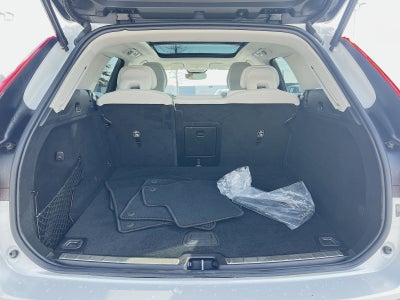 2023 Volvo XC60 B5 Ultimate Dark Theme