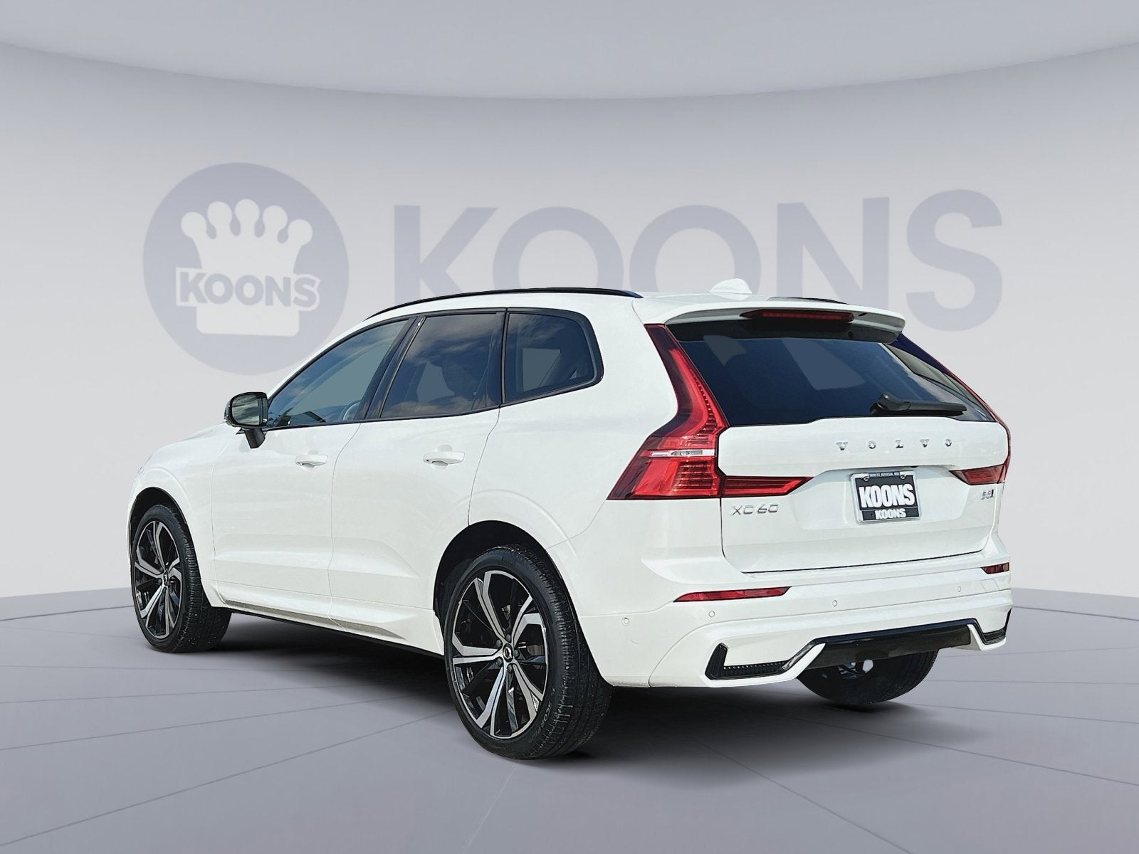 2023 Volvo XC60 B5 Ultimate Dark Theme