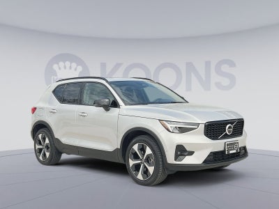 2025 Volvo XC40 B5 Plus Dark Theme