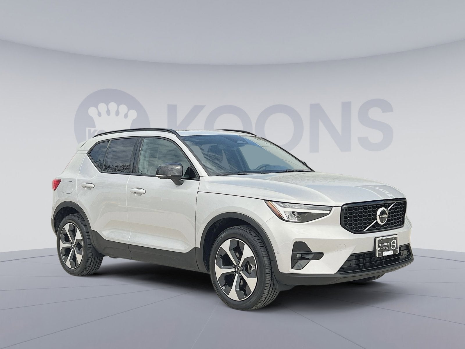 2025 Volvo XC40 B5 Plus Dark Theme