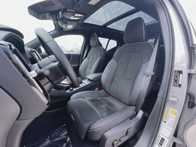 2025 Volvo XC40 B5 Plus Dark Theme