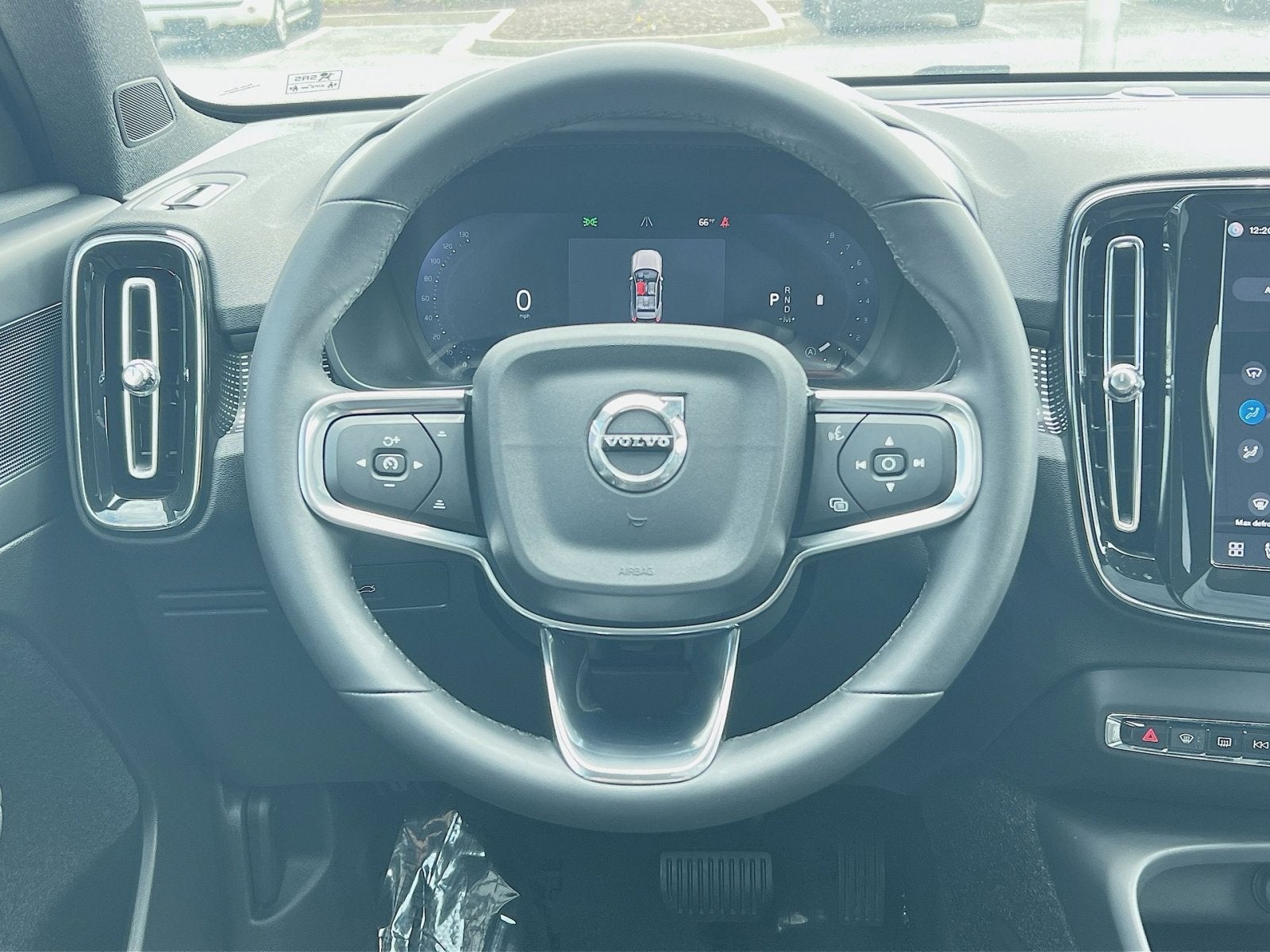 2025 Volvo XC40 B5 Plus Dark Theme