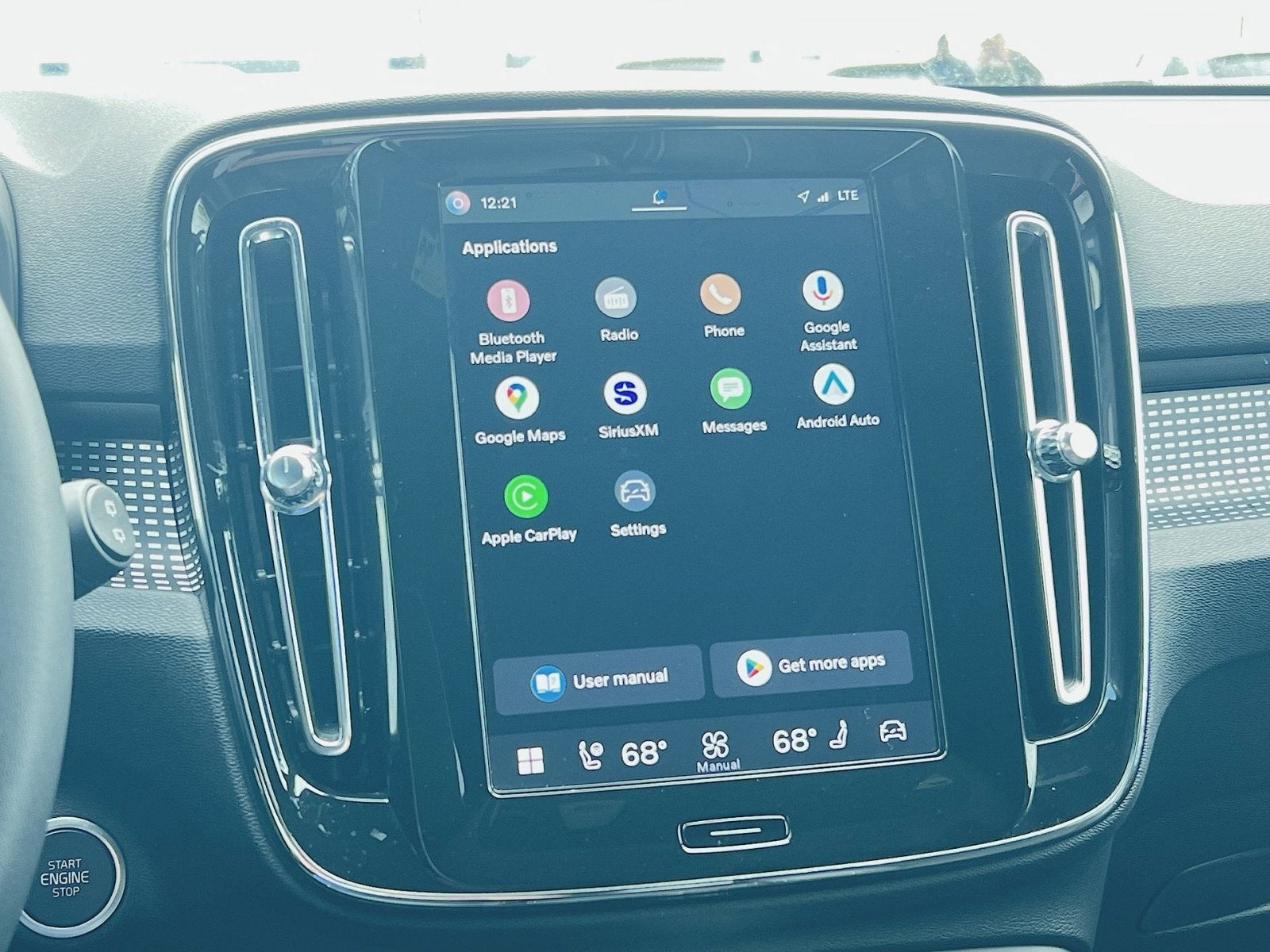 2025 Volvo XC40 B5 Plus Dark Theme