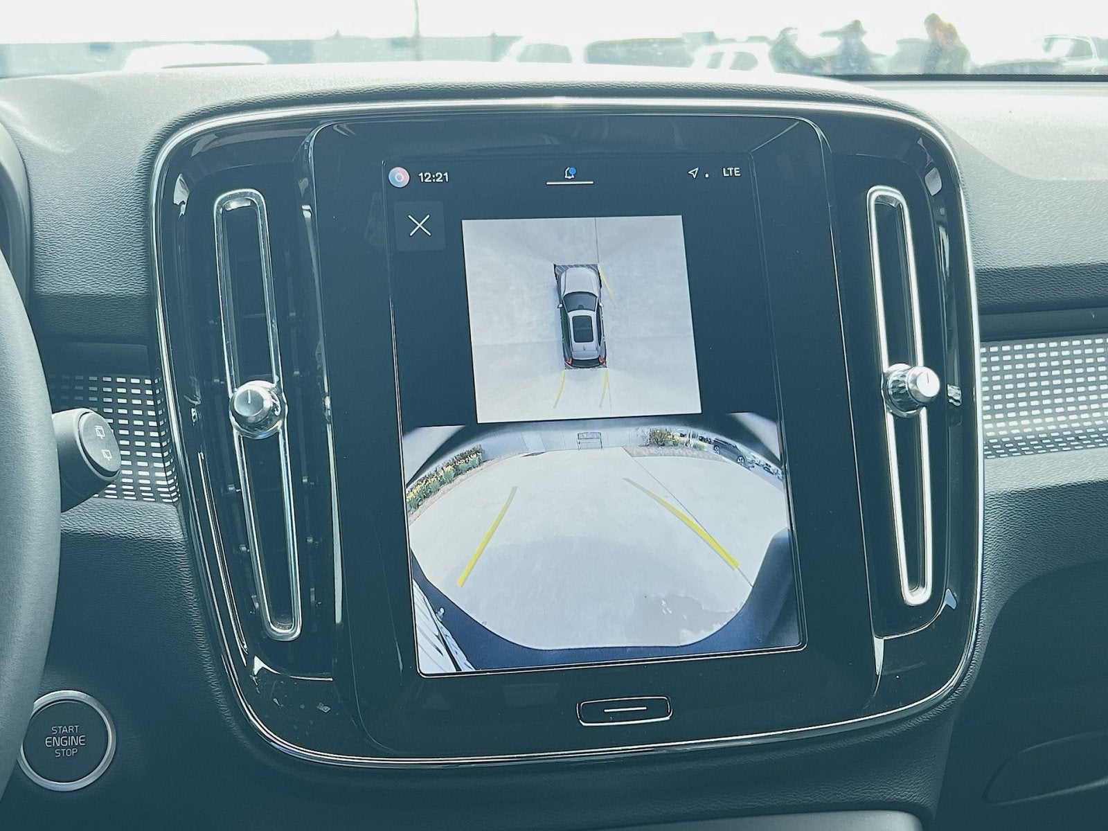 2025 Volvo XC40 B5 Plus Dark Theme