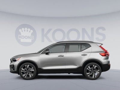 2025 Volvo XC40 B5 Plus Dark Theme
