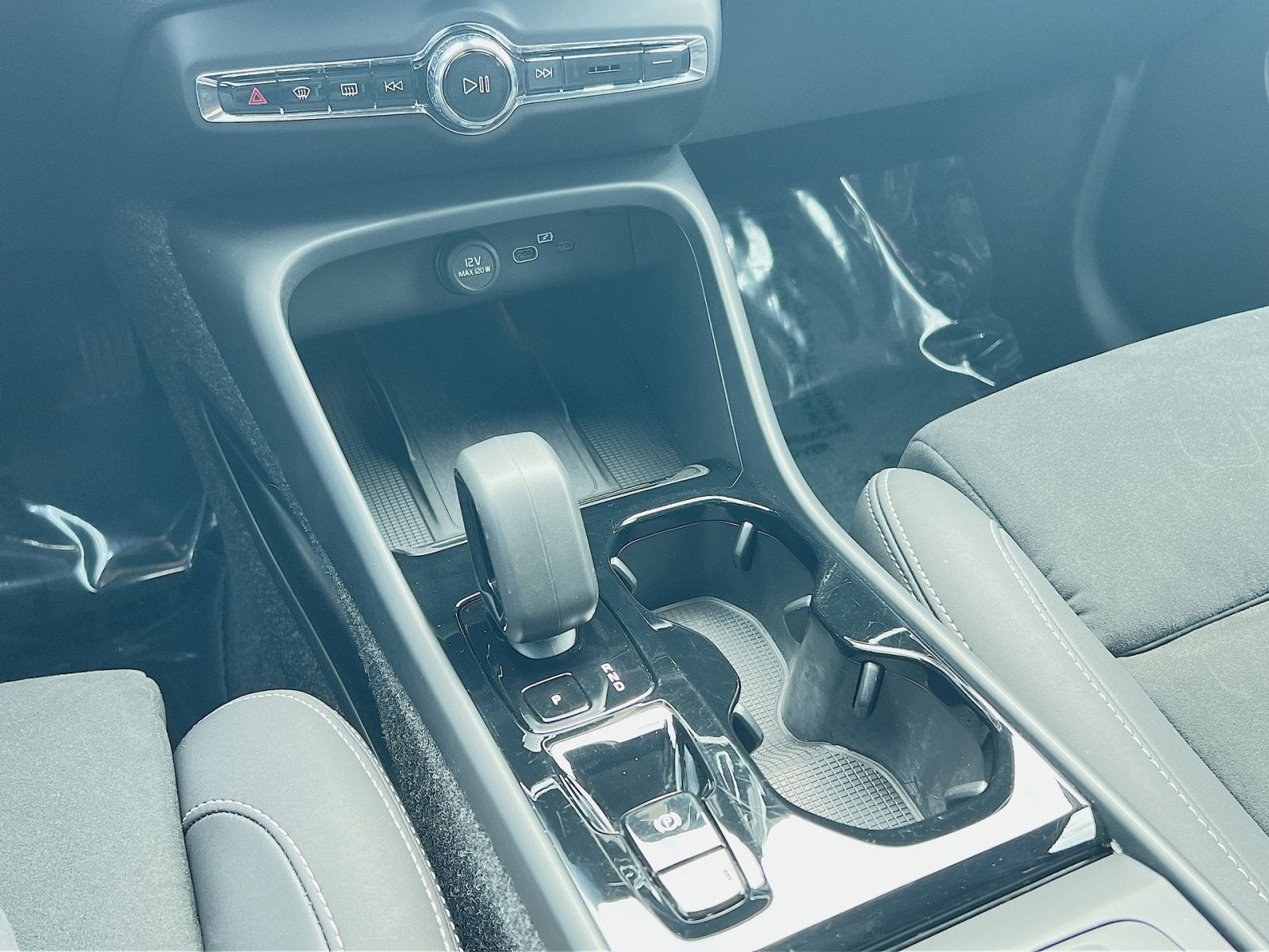 2025 Volvo XC40 B5 Plus Dark Theme