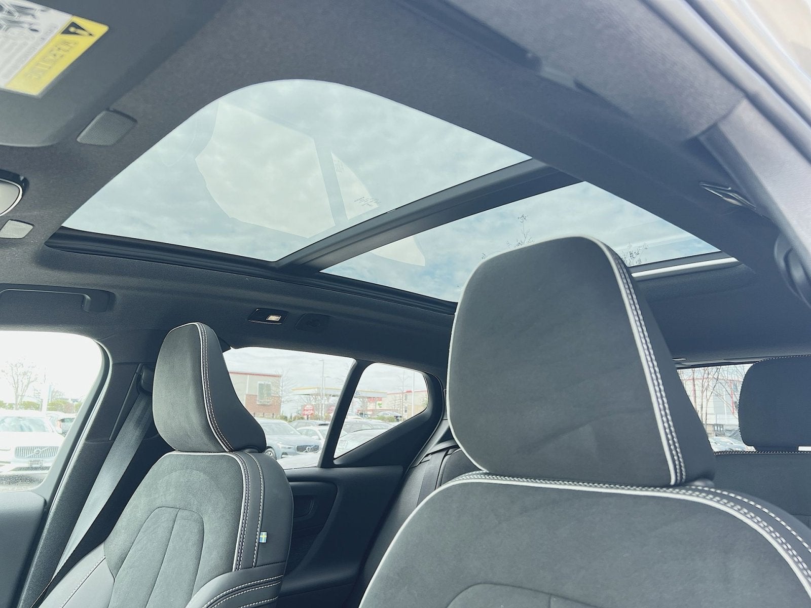 2025 Volvo XC40 B5 Plus Dark Theme