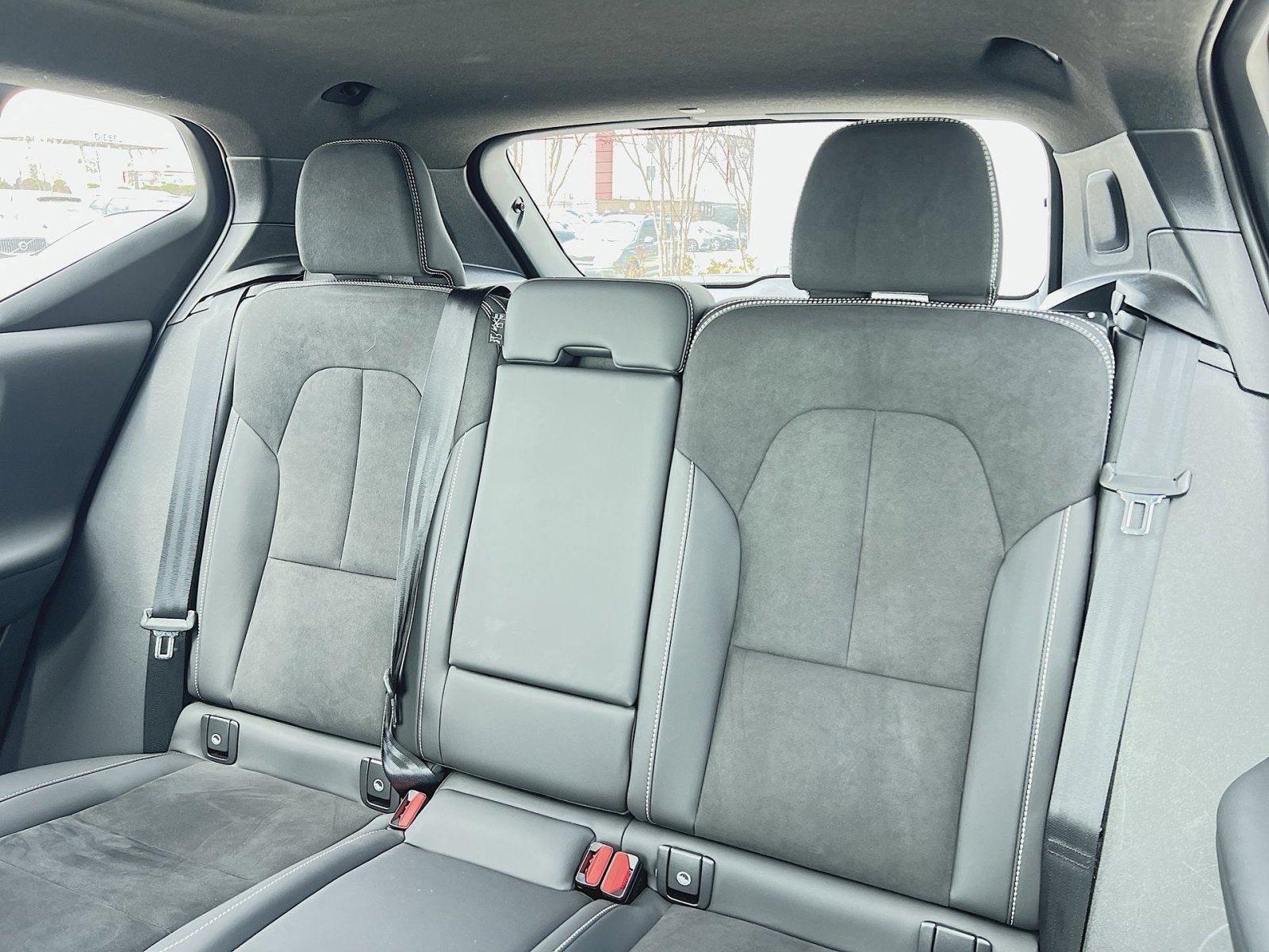 2025 Volvo XC40 B5 Plus Dark Theme