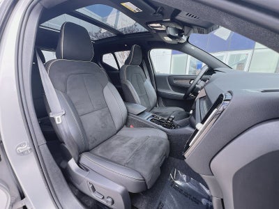 2025 Volvo XC40 B5 Plus Dark Theme