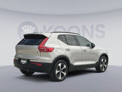 2025 Volvo XC40 B5 Plus Dark Theme