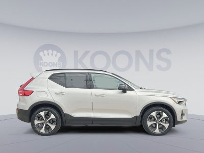 2025 Volvo XC40 B5 Plus Dark Theme