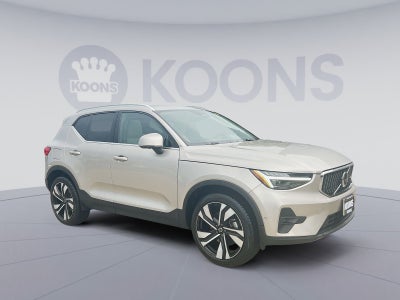 2024 Volvo XC40 B5 Plus Bright Theme