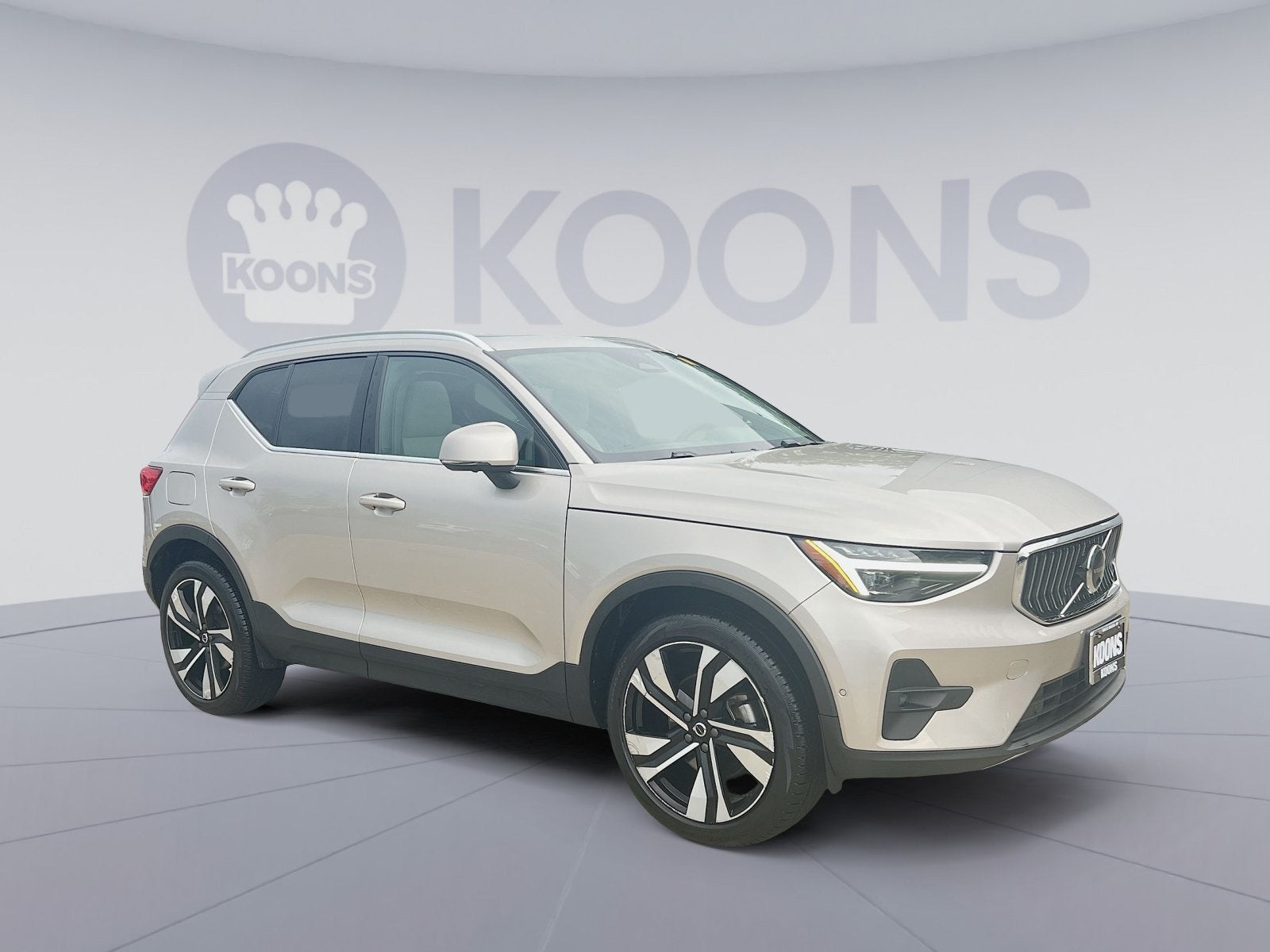 2024 Volvo XC40 B5 Plus Bright Theme